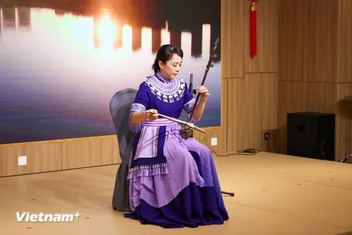 Hoạt động này nhằm triển khai sâu rộng nhận thức chung quan trọng của lãnh đạo cấp cao hai nước, tiếp tục làm sâu sắc hơn nữa hợp tác thiết thực song phương trong lĩnh vực văn hóa và du lịch, giới thiệu đầy đủ sức hấp dẫn độc đáo của nền văn hóa truyền thống Trung Hoa và diện mạo phát triển mới của ngành du lịch. (Ảnh: Trịnh Ngọc/Vietnam+)