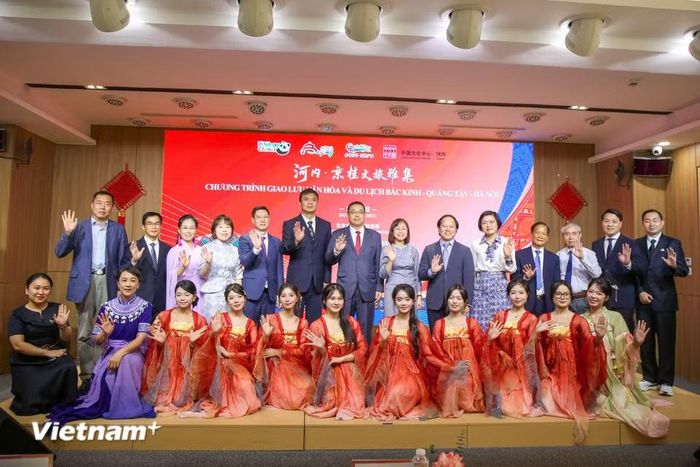 Các đại biểu dự sự kiện. (Ảnh: Trịnh Ngọc/Vietnam+)