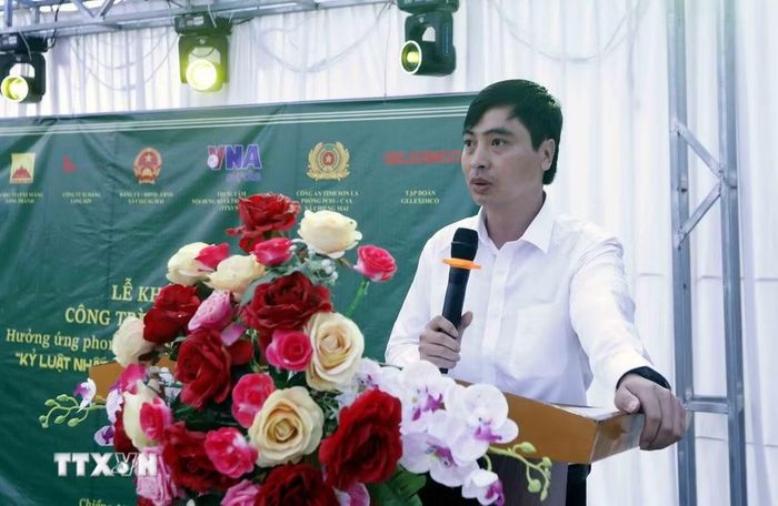 Chủ tịch Ủy ban nhân dân xã Chiềng Mai Nguyễn Hải Sơn phát biểu. (Ảnh: Quang Quyết/TTXVN)