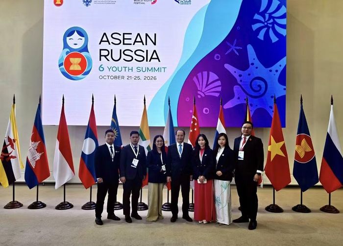 Đoàn đại biểu Việt Nam cùng Tổng lãnh sự Tổng Lãnh sự quán Việt Nam tại Vladivostok Nguyễn Việt Kiên tại hội nghị. (Ảnh: Vietnam+)