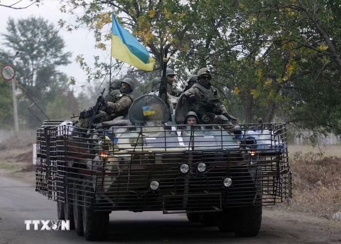 Binh sỹ Ukraine tuần tra. (Ảnh: AFP/TTXVN)