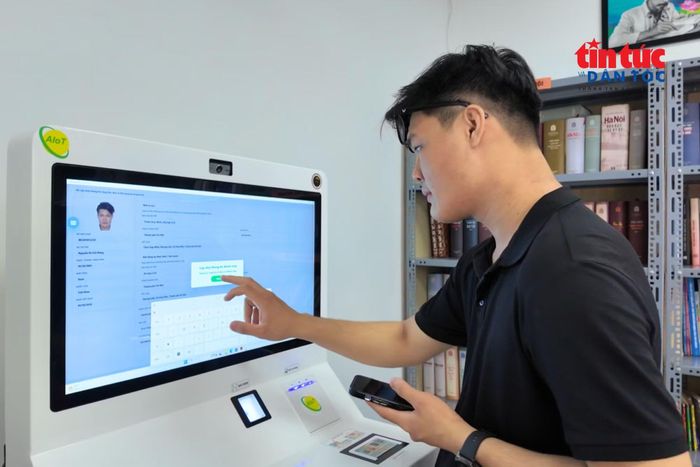 Mô hình “Nhà văn hóa số” trang bị hệ thống Phòng họp số và Ki-ốt máy tính phục vụ dịch vụ công trực tuyến ngay tại địa bàn dân cư.