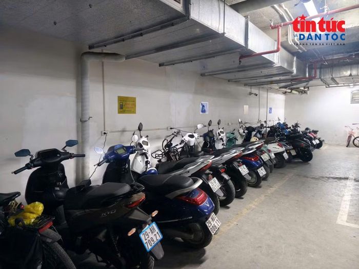Khu vực sạc xe điện tại chung cư 158 Võ Chí Công, Hà Nội.