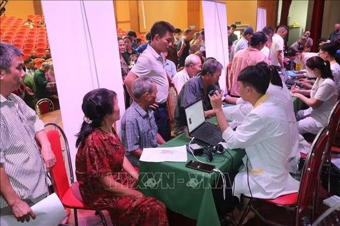 Thu nhận mẫu ADN thân nhân liệt sĩ.
