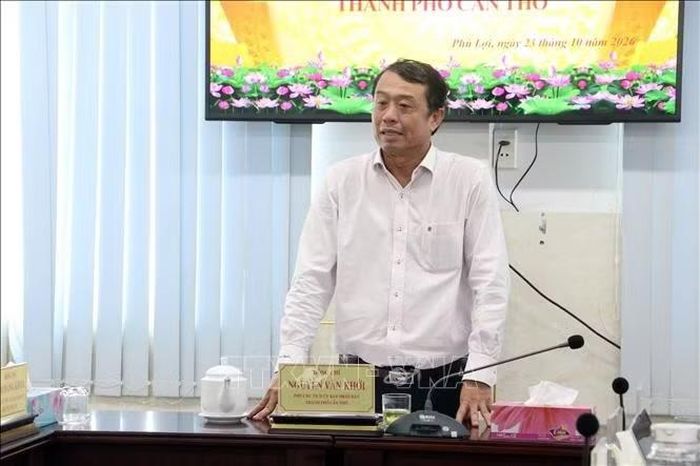 Phó Chủ tịch Ủy ban nhân dân thành phố Cần Thơ Nguyễn Văn Khởi phát biểu tại buổi làm việc kiểm tra tiến độ các dự án.