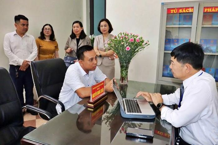Theo luật gia Nguyễn Quang Chiến, giúp người dân giải quyết một vụ việc là cần thiết, nhưng giúp họ tránh lặp lại sai lầm, biết tìm đến pháp luật trước còn có ý nghĩa lâu dài hơn.