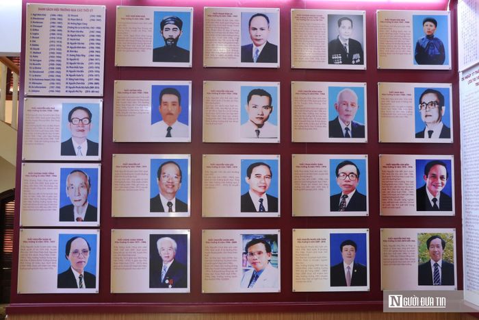 Các thế hệ hiệu trưởng của ngôi trường.
