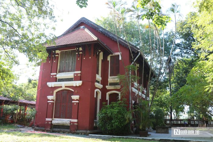 Được thành lập ngày 23/10/1896 dưới triều vua Thành Thái, Quốc Học – Huế đã trải qua 130 năm hình thành và phát triển, gắn liền với nhiều chặng đường lịch sử của dân tộc.