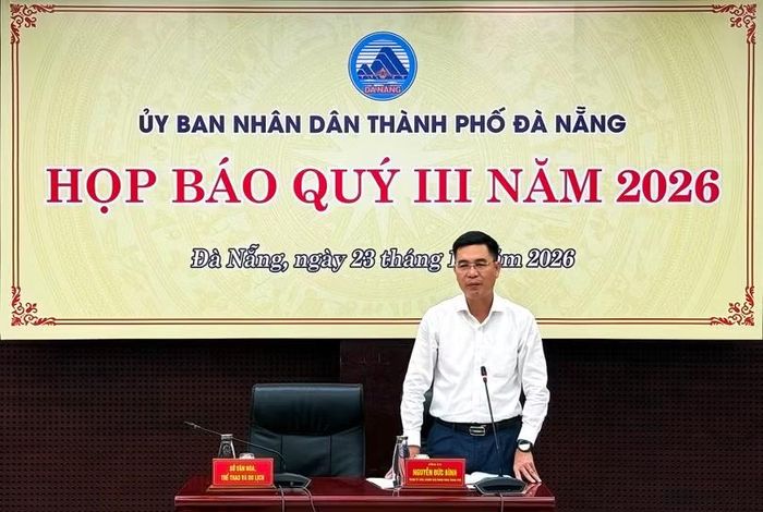 Ông Nguyễn Đức Bình, Chánh Văn phòng UBND TP Đà Nẵng chủ trì họp báo Quý III/2026. Ảnh XM.