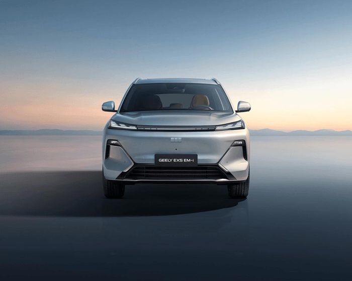 Geely EX5 EM-i được trang bị nhiều công nghệ giải trí, hỗ trợ lái.