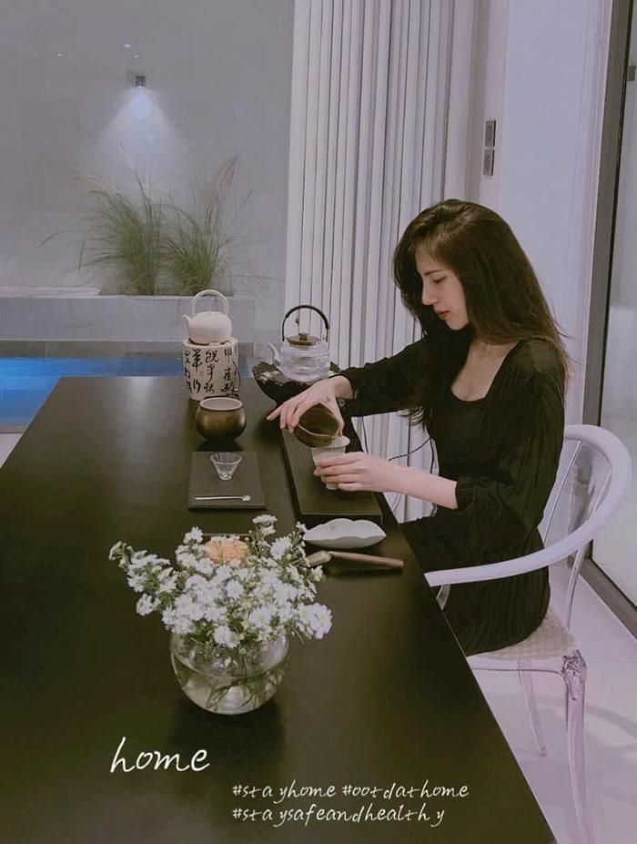 Có lẽ, việc không còn đặt bản thân vào guồng quay của showbiz đã giúp Thủy Tiên có thêm thời gian để tận hưởng cuộc sống.