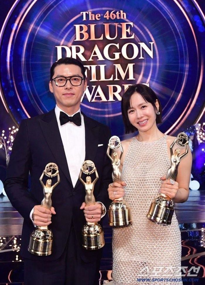 Hyun Bin và Son Ye Jin "bội thu" tại lễ trao giải năm ngoái. (Ảnh Sports Chosun)