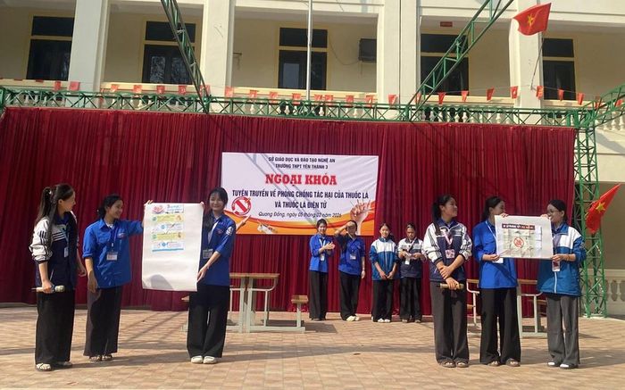 Tuyên truyền phòng chống thuốc lá, thuốc lá điện tử tại Trường THPT Yên Thành 3 (Nghệ An).