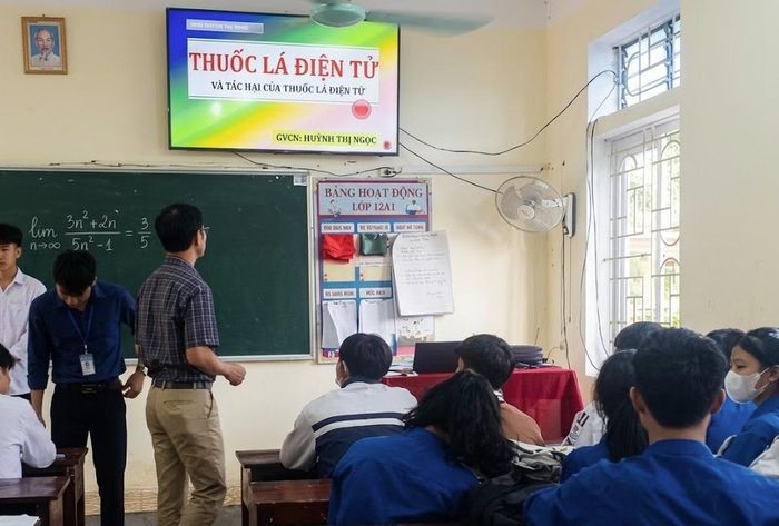 Nội dung tuyên truyền phòng chống thuốc lá điện tử cũng được lồng ghép trong những tiết học tại Trường THPT Yên Thành 3.