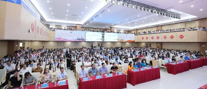 Các đại biểu dự lễ phát động