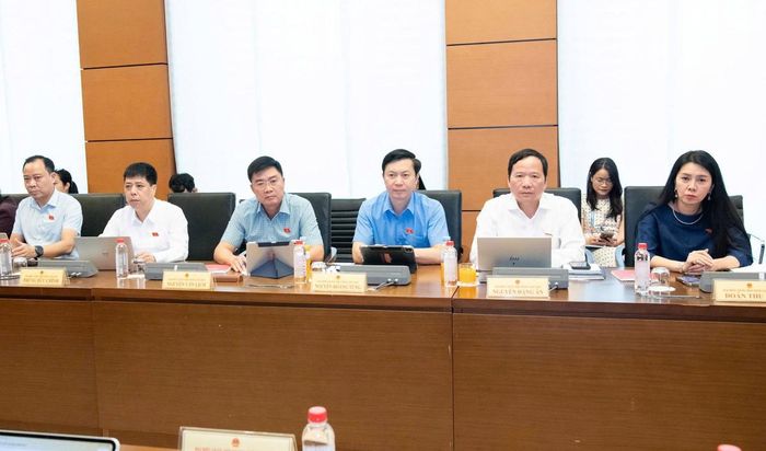 Các đại biểu tại Tổ thảo luận số 3 (đoàn Hải Phòng, Lạng Sơn, Hà Tĩnh)