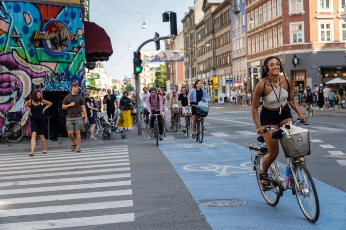 Người dân đi làm bằng xe đạp ở trung tâm thành phố Copenhagen. Ảnh: fotopanorama360 / Shutterstock.