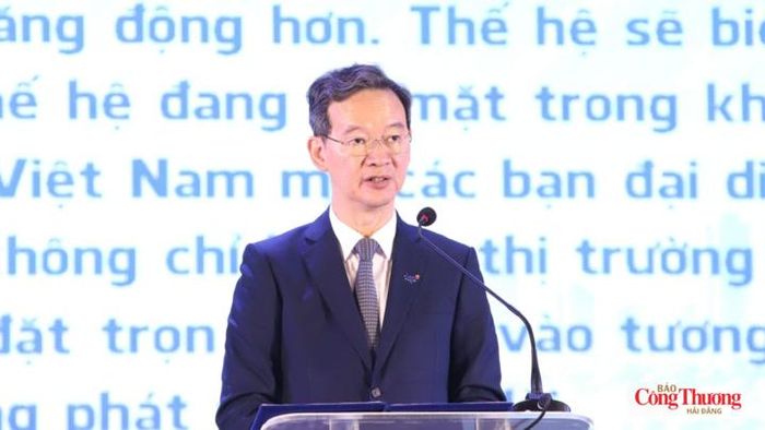 Ông Saravoot Yoovidhya - Tổng Giám đốc điều hành Tập đoàn TCP phát biểu tại diễn đàn.