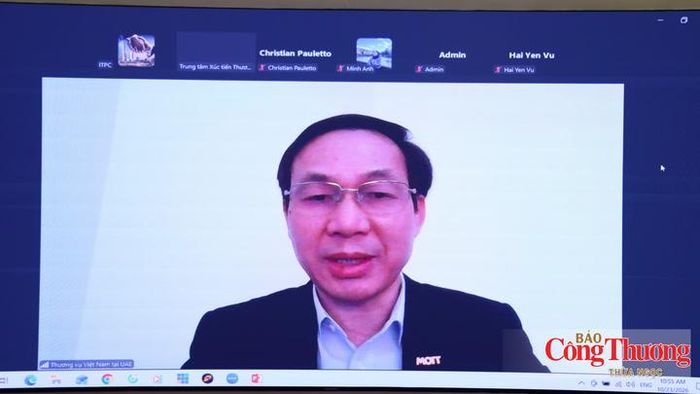 Ông Trương Xuân Trung, Trưởng Thương vụ Việt Nam tại UAE tham dự hội thảo trực tuyến.