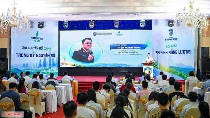 Thượng tá Triệu Mạnh Tùng, Phó Cục trưởng Cục An ninh mạng (A05) phát biểu tại hội thảo.