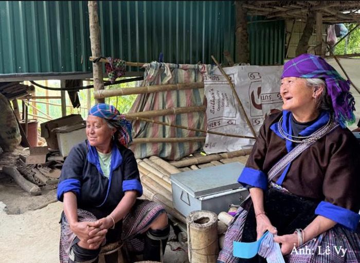 Người dân kinh doanh tại các điểm du lịch.