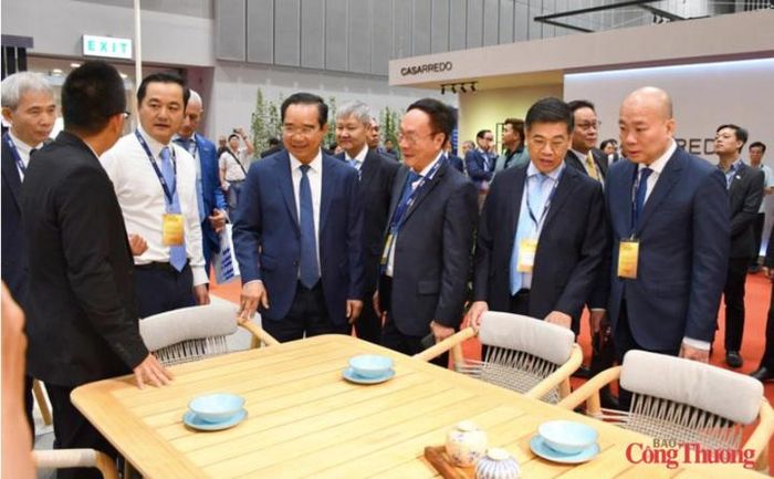 Các hoạt động xúc tiến thương mại đang góp sức giúp ngành gỗ thu hút đầu tư, mở rộng thị trường tiêu thụ.
