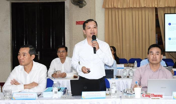 TS. Hoàng Trường, Phó Chủ tịch Hội đồng khoa học Viện Nghiên cứu Chiến lược, Chính sách Công Thương (Bộ Công Thương), trình bày khái quát nội dung ba dự thảo đề án tại hội nghị. Đồng thời nêu những vấn đề trọng tâm cần lấy ý kiến, làm cơ sở tiếp thu, hoàn thiện các đề án trước khi trình cấp có thẩm quyền xem xét.