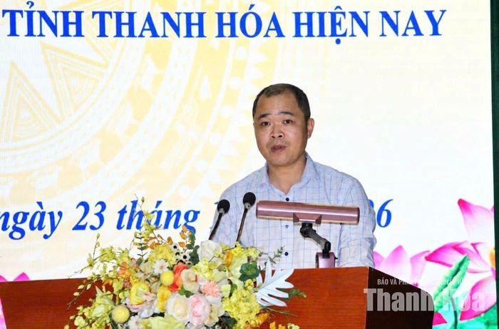 Đại biểu tham luận tại hội thảo.