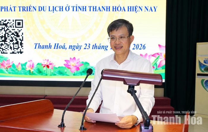 TS. Thịnh Văn Khoa, Phó Hiệu trưởng Trường Chính trị tỉnh phát biểu khai mạc hội thảo.