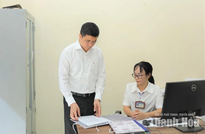 Phó Bí thư Thường trực Tỉnh ủy Nguyễn Hồng Phong kiểm tra, chỉ đạo đổi mới cách thức thực hiện báo cáo chuyên môn theo hướng ngắn gọn, đúng trọng tâm, sát thực tiễn cơ sở.