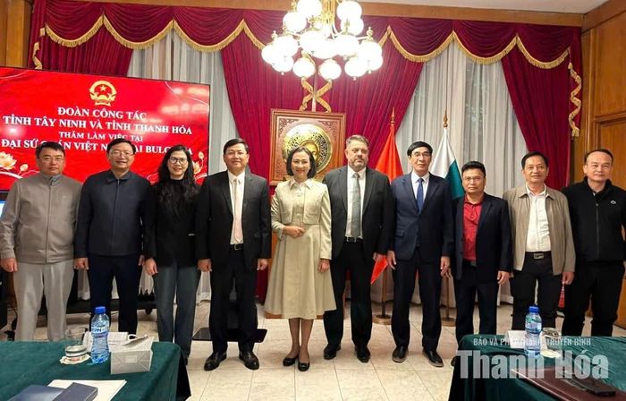 Các đại biểu chụp ảnh lưu niệm. Ảnh: Sở Ngoại vụ tỉnh Thanh Hoá
