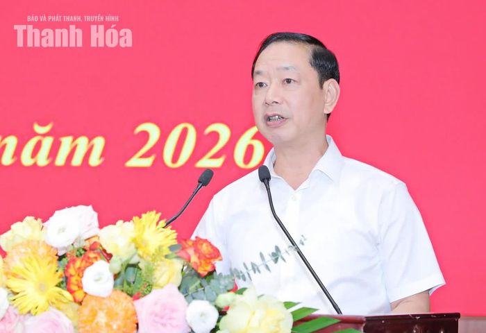 Phó Trưởng Ban Tổ chức Tỉnh ủy Tạ Hồng Lựu trình bày báo cáo tại hội nghị.
