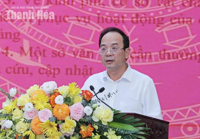 Chánh Văn phòng Tỉnh ủy Nguyễn Lợi Đức trao đổi về công tác văn phòng cấp ủy.