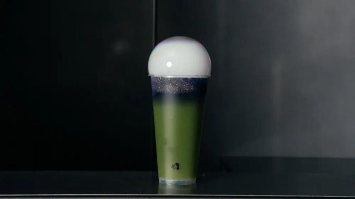 Món đồ uống hợp tác giữa hãng trà sữa Heytea và thương hiệu thiết kế cao cấp Alexander Wang. Ảnh: Heytea