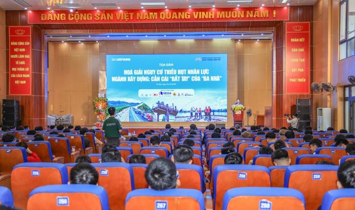 Quang cảnh tọa đàm “Hóa giải nguy cơ thiếu hụt nhân lực ngành Xây dựng: Cần cái ‘bắt tay’ của ‘ba nhà’”. Ảnh: Tạ Hải.