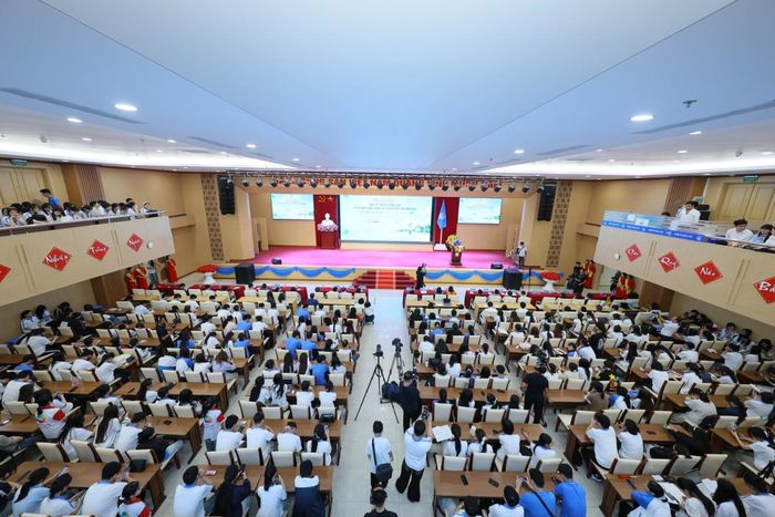 Cuộc phát động diễn ra tại Trường Đại học Kinh tế - Kỹ thuật Công nghiệp - Ảnh: TCCT.