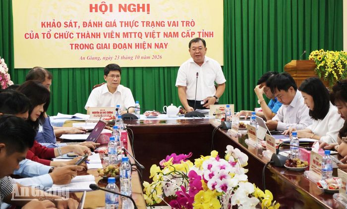 Phó Chủ tịch Thường trực Ủy ban MTTQ Việt Nam tỉnh An Giang Lê Thanh Việt phát biểu tại hội nghị.