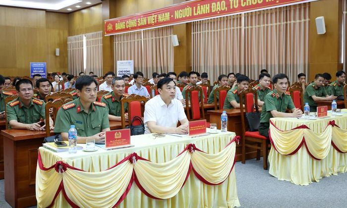 Các đại biểu dự khai mạc.