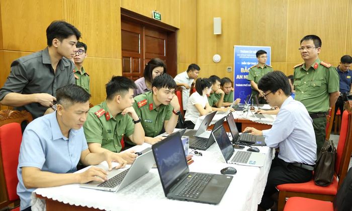 Các đội tham gia diễn tập thực chiến tại chương trình.