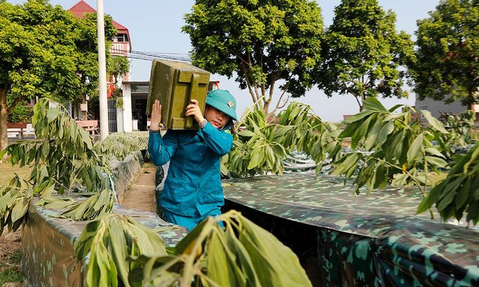  Lực lượng dân quân tham gia vận tải đạn phục vụ chiến đấu. 