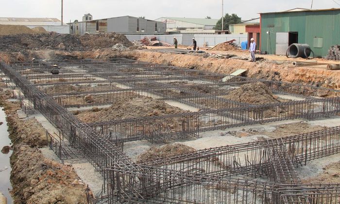  Thi công phần móng và ghép cốt thép tại công trình nhà thờ Ngô Thôn. 