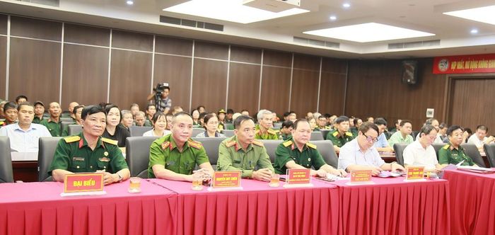 Các đại biểu dự hội nghị ra mắt 13 tổ tự quản về an ninh, trật tự cựu chiến binh phường Vũ Ninh.