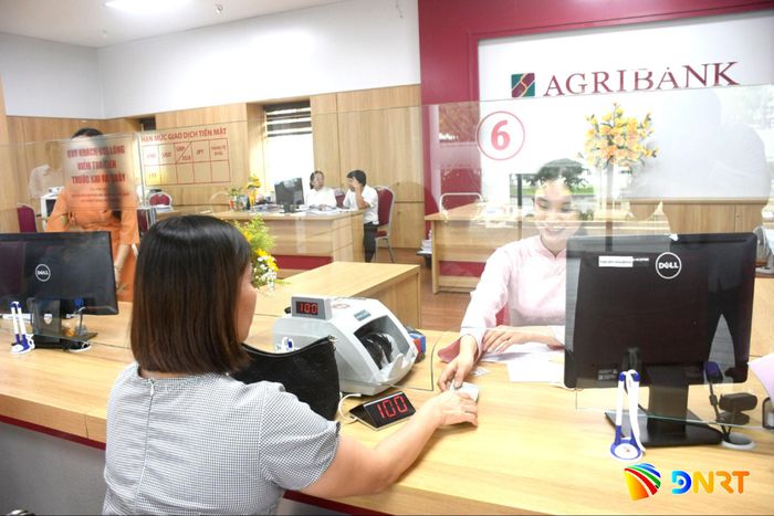Ngân hàng thương mại đang thúc đẩy tín dụng vào sản xuất, kinh doanh. Ảnh: QUANG VIỆT