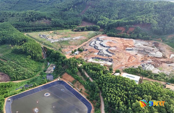 Toàn cảnh Khu xử lý rác thải Tam Xuân 2 nhìn từ trên cao. Ảnh: ĐĂNG NGUYÊN