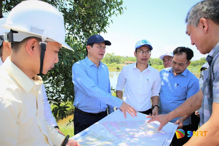 Phó Chủ tịch Thường trực HĐND thành phố Trần Phước Sơn đề nghị đẩy nhanh tiến độ, phấn đấu khởi công dự án vào cuối năm 2026. Ảnh: ĐĂNG NGUYÊN