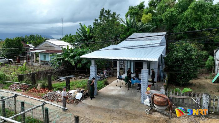 Căn nhà kiên cố của mẹ con bà Hồ Thị Loan sau khi được sửa chữa. Ảnh: HOÀNG ĐẠO