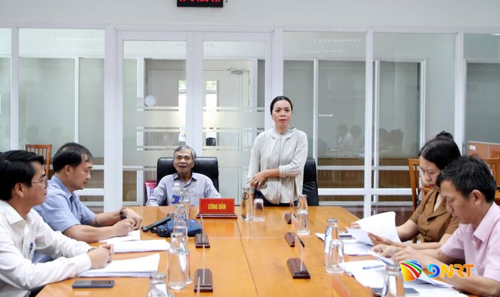 Công dân nêu ý kiến tại buổi tiếp. Ảnh: TRỌNG HUY
