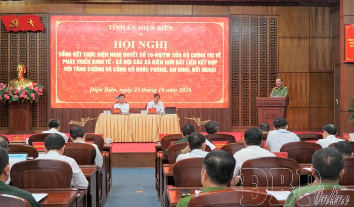 Lãnh đạo Công an tỉnh tham luận tại hội nghị.