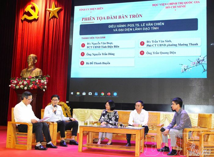 Phiên tọa đàm bàn tròn tập trung trao đổi giải pháp nâng cao năng lực chuyển đổi số cho đội ngũ lãnh đạo, quản lý cấp tỉnh và cấp xã.