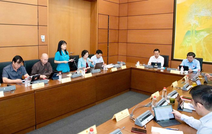 Đại biểu Quốc hội Tạ Thị Yên phát biểu ý kiến tại phiên thảo luận.